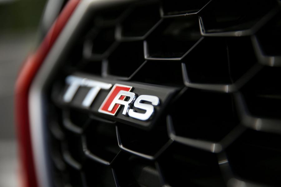 Логотип Audi TT RS Coupe (8S) 2017 года  (AU) (фото 14 из 40)